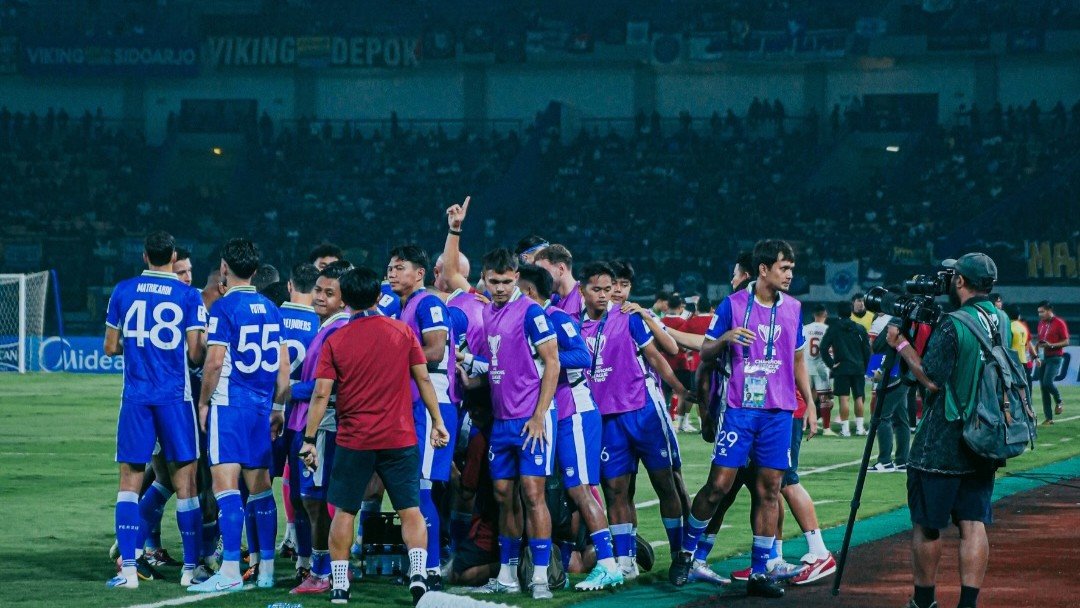 Bojan Hodak Optimis Hadapi Laga Berat di Penghujung Musim Sambil Ingatkan Bobotoh Soal Aturan Flare